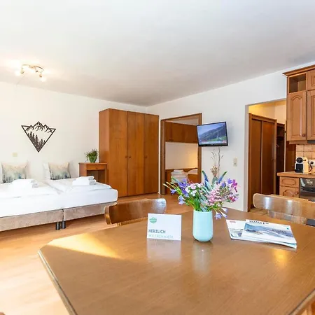 Sportchalet アパート *